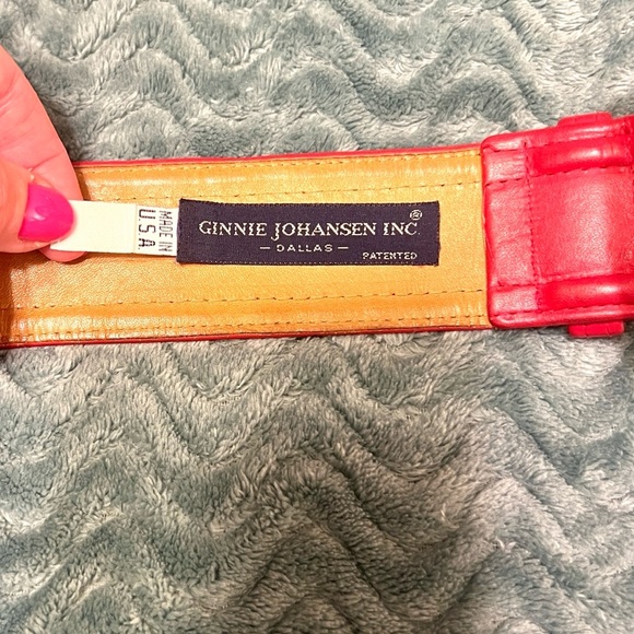VTG Ginnie Johnson,Vibrant Red Leather Belt, Excellent VTG Condition - Picture 6 of 8